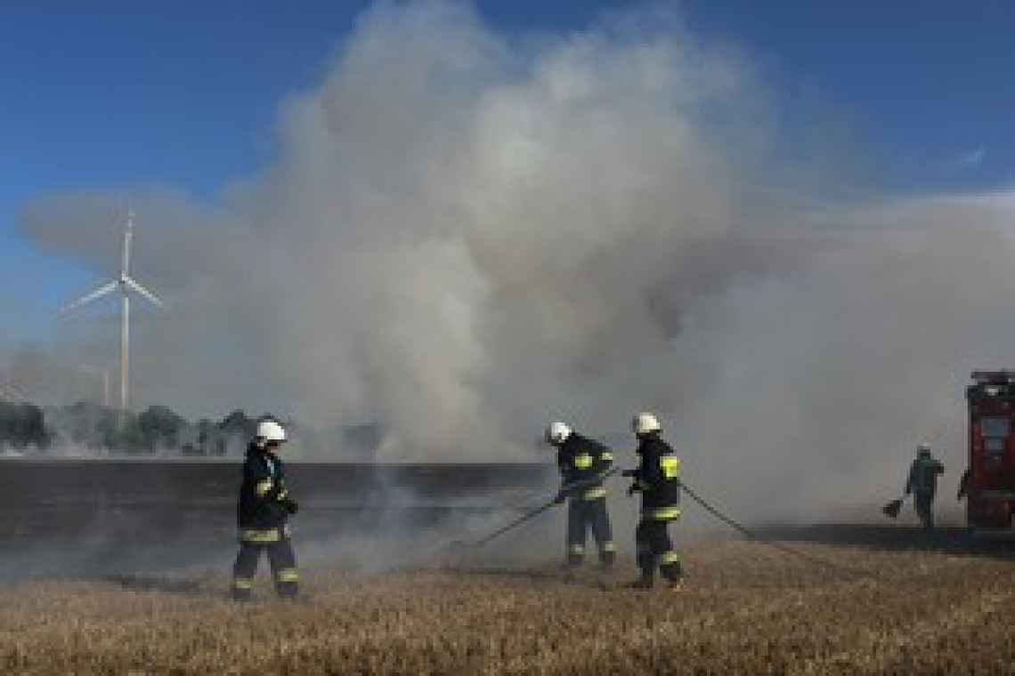 Pożar ścierniska w Pustarach był widoczny z kilku kilometrów