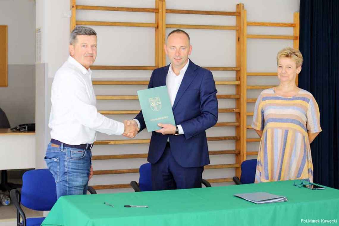 Umowa na budowę sali gimnastycznej w Czerninie podpisana