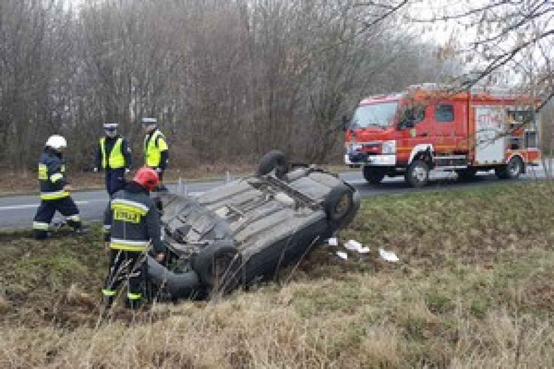 Audi dachowało na zakręcie w Stramnicy