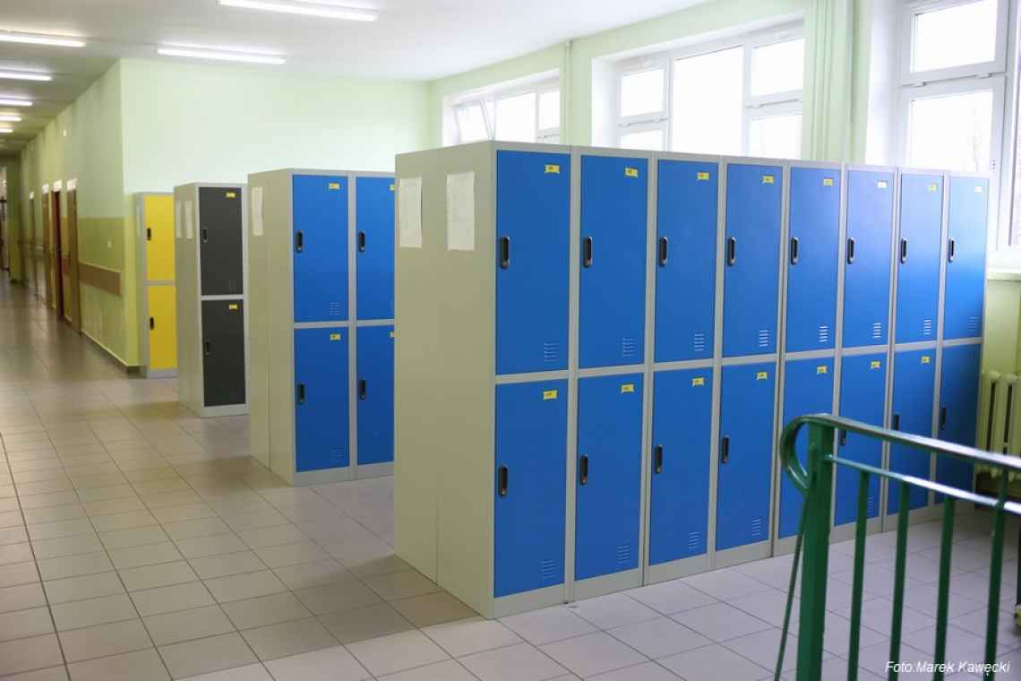 Uczniowie szkoły we Wrzosowie korzystają z nowoczesnej szatni