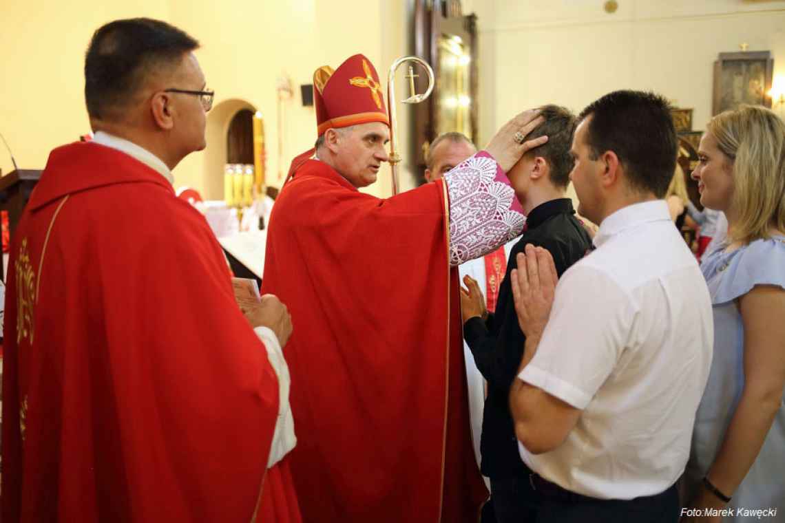 Bierzmowanie w Dygowie. "Przywołujcie Ducha Świętego, On lubi być wzywany"