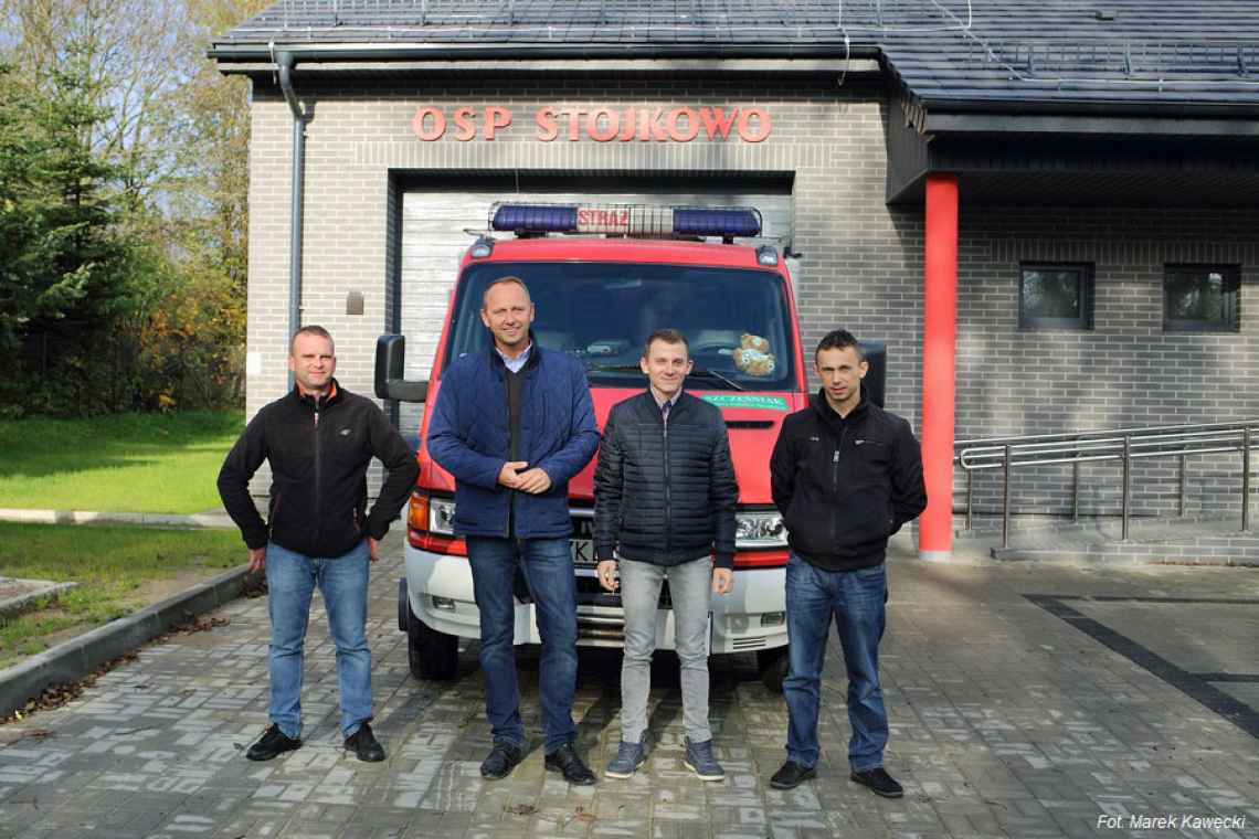 Strażacy z OSP w Stojkowie otrzymali samochód pożarniczy