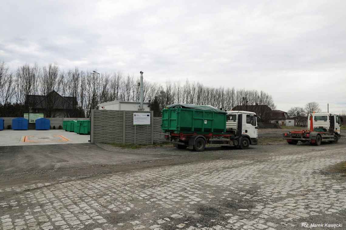 Pierwsze kontenery wyjechały z PSZOK-u w Dygowie