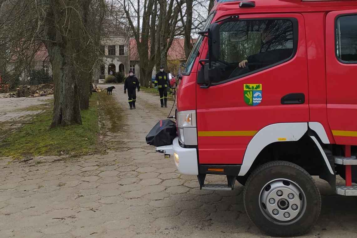 Strażacy z Czernina dystrybuowali maseczki ochronne