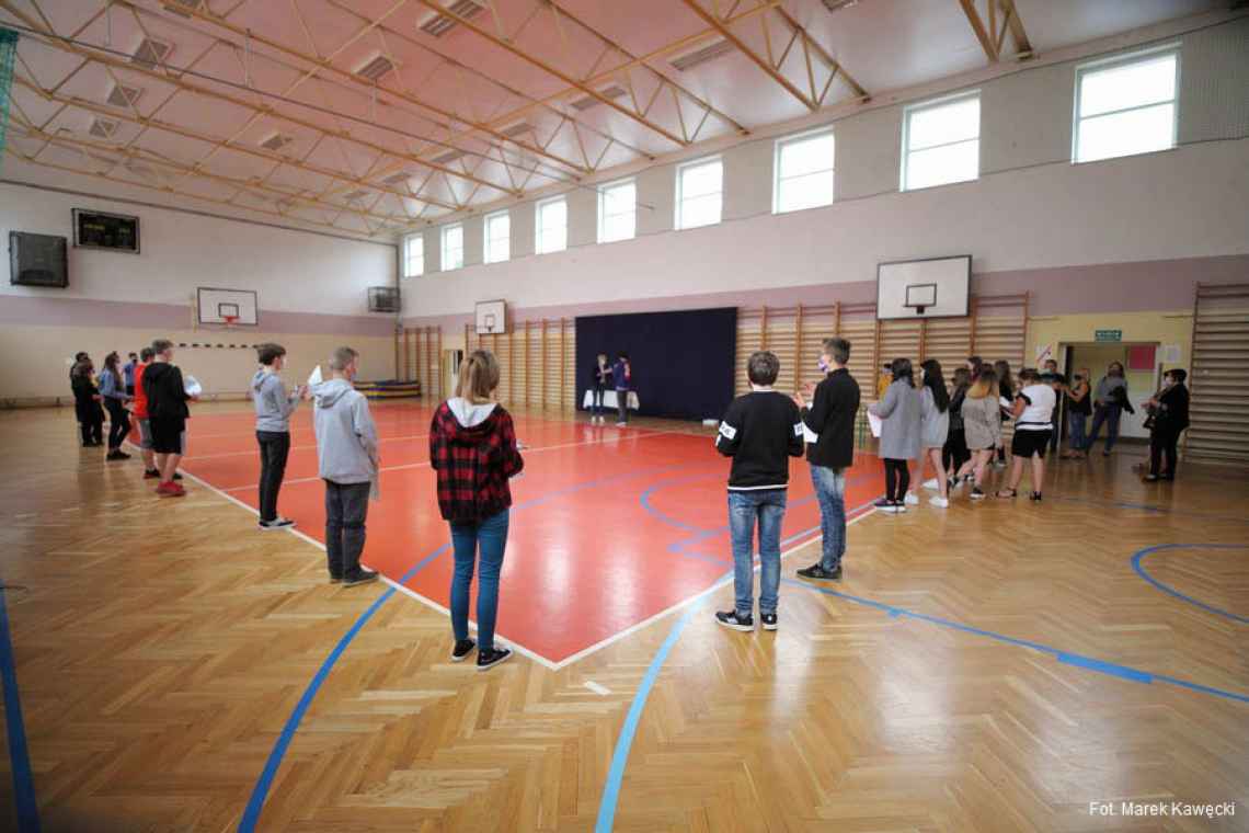 W Dygowie rozdano ósmoklasistom zaświadczenia z wynikami