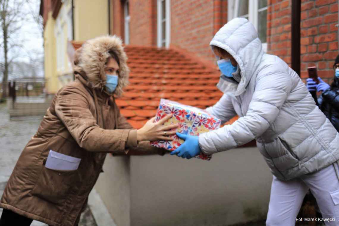 „Razem na Święta” - akcja społeczności szkolnej Czernina  dla mieszkańców DPS we Włościborzu 