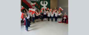 Dzień Flagi RP i rocznica Konstytucji 3 Maja w szkole w Czerninie - skromnie , ale uroczyście