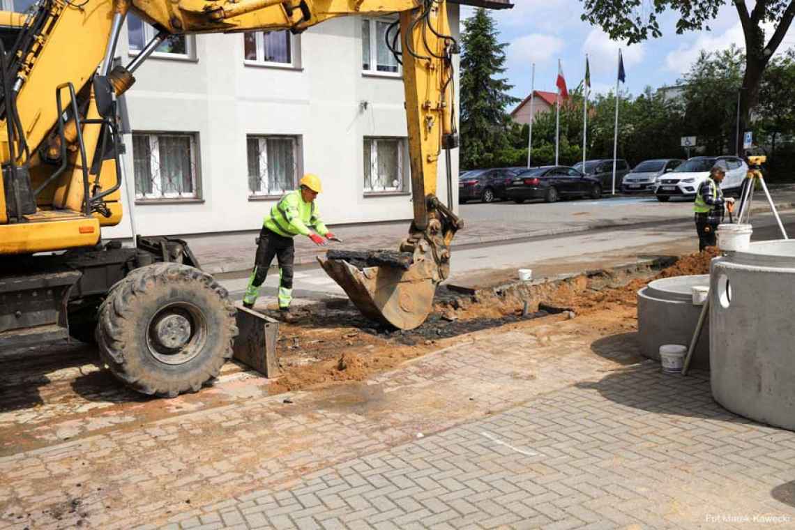 Trwa budowa kanalizacji deszczowej w ulicy Głównej w Dygowie