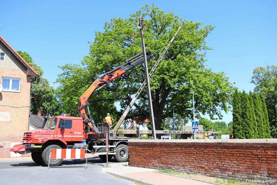 Ulica Główna w Dygowie bez słupów energetycznych